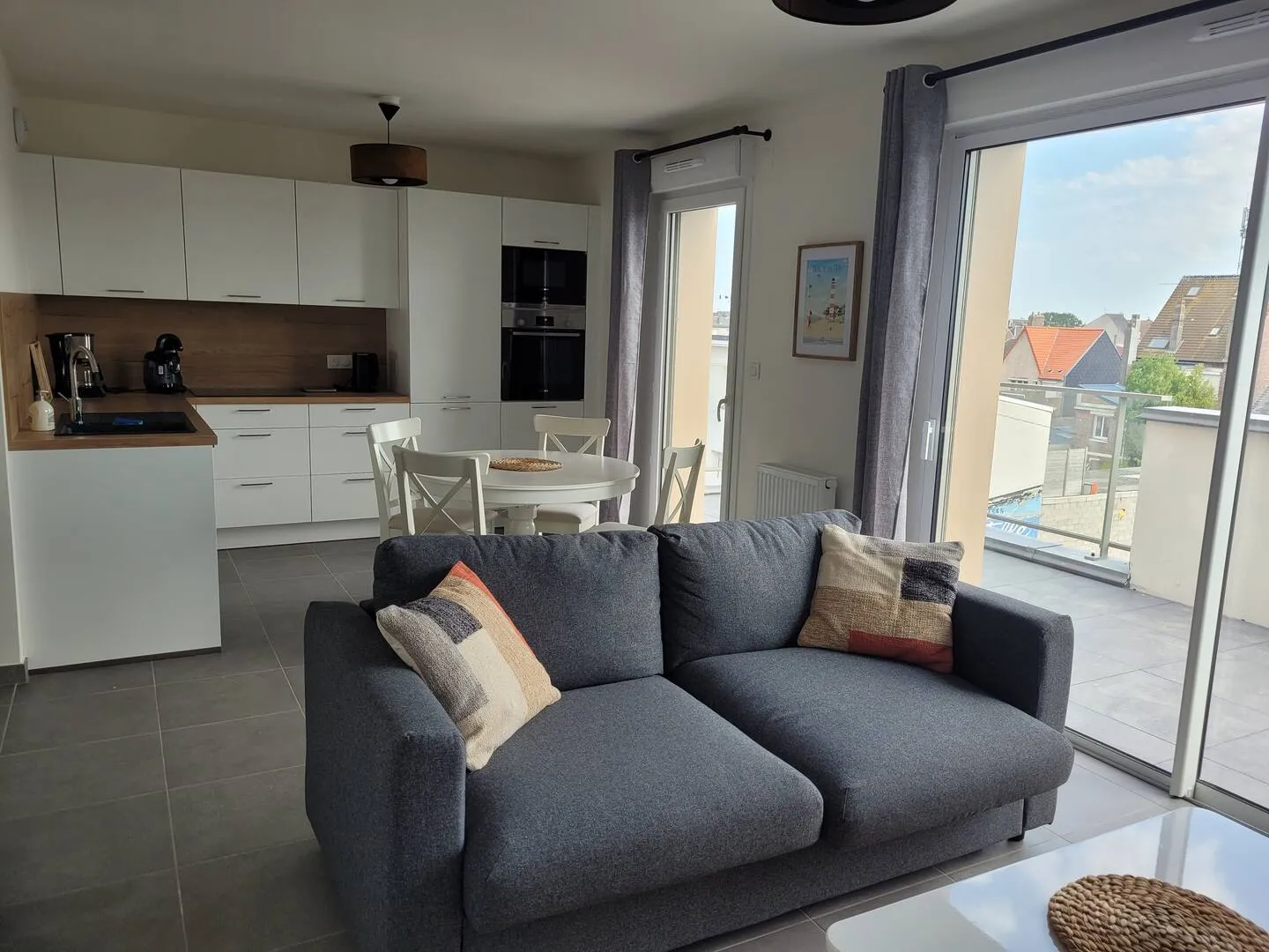 Photo 1 de T2 avec terrasse et parking privé – résidence calme