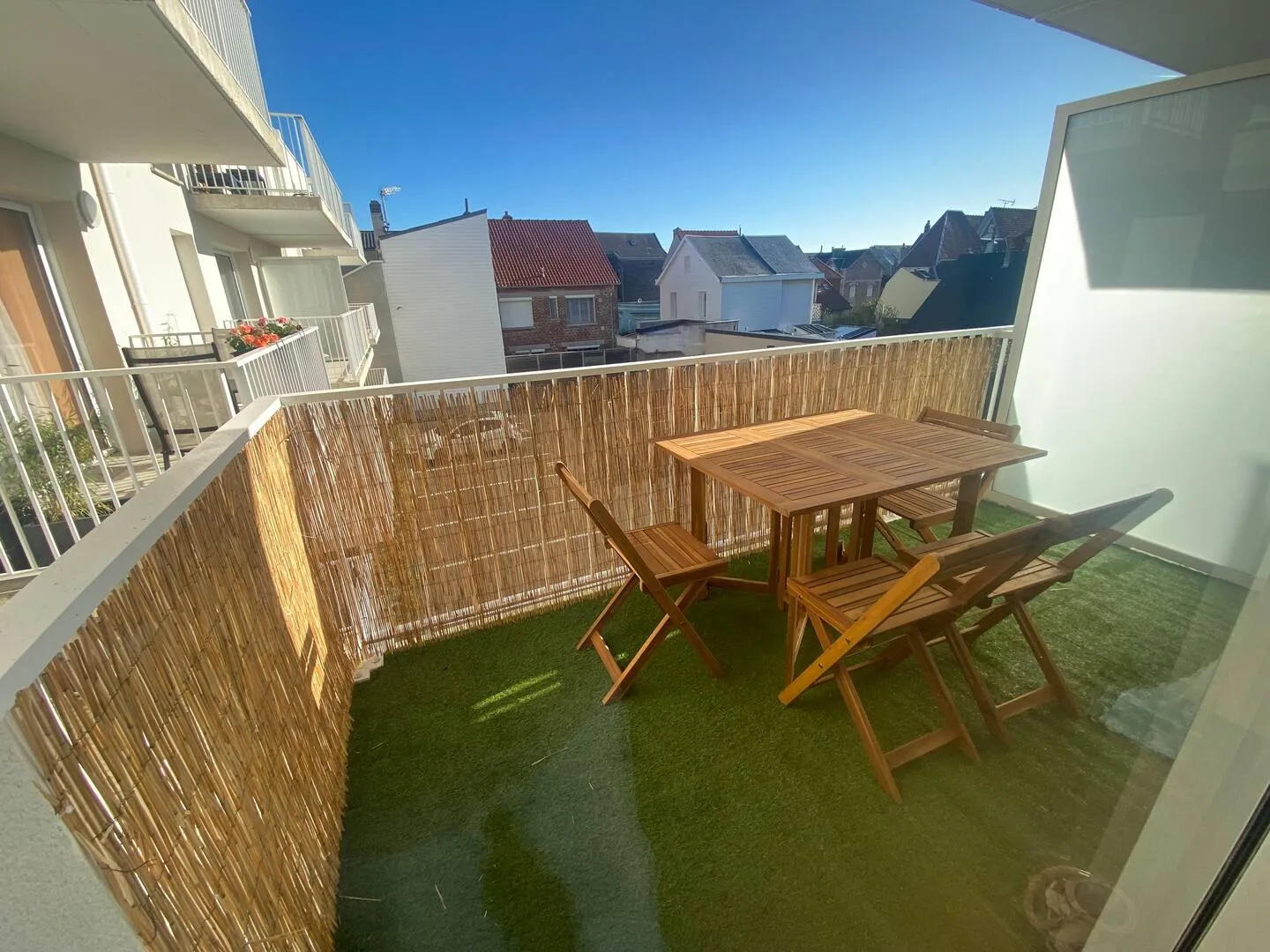 Photo 3 de T2 neuf avec balcon et parking – plage à 50 m